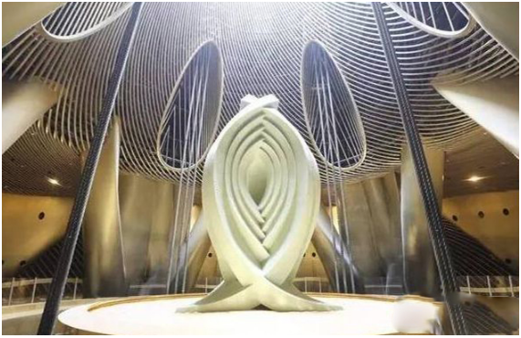 “慧眼”造型讓人耳目一新，阻尼器上部藝術裝置高達30m